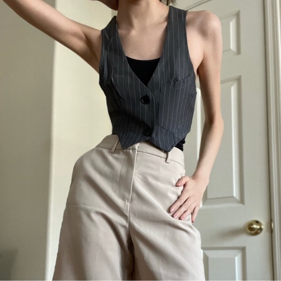 ✒️NWOT Solado Button Down Crop Vest🖋️ - Picture 1 of 4